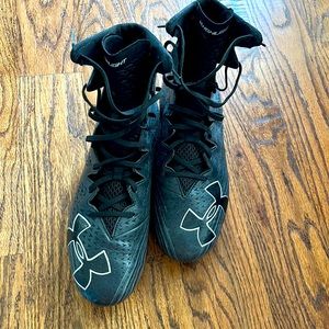 Men’s size 12.5 under armor football cleats